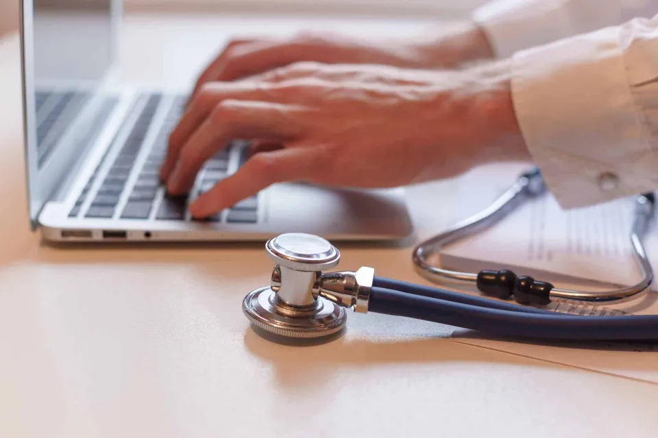 6-boas-razoes-para-voce-criar-um-site-para-sua-clinica-ou-consultorio-medico.jpg